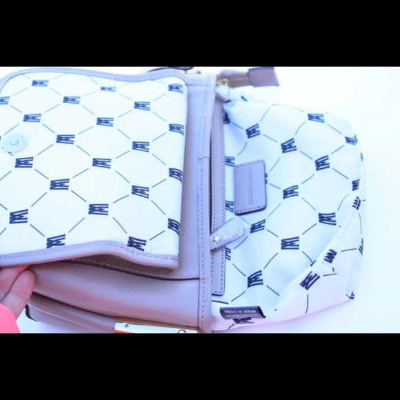 Antonio Melani Cross Body Bag - Picture 4 of 8